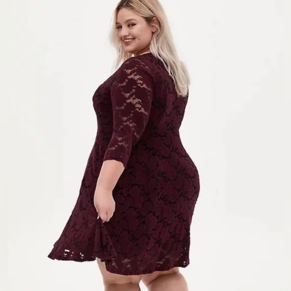 Torrid Size 1X Burgundy Purple Brushed Floral Lace Skater Dress
